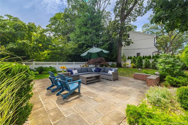 22 Oakdale Road, Rockville Centre, NY 11570