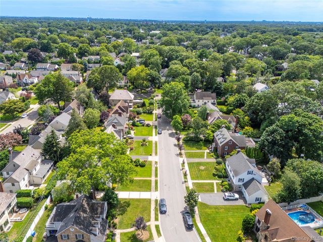 22 Oakdale Road, Rockville Centre, NY 11570