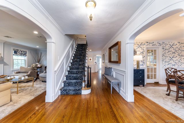 22 Oakdale Road, Rockville Centre, NY 11570