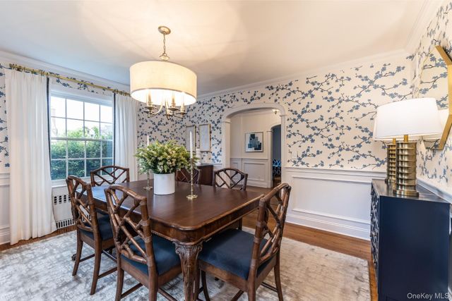 22 Oakdale Road, Rockville Centre, NY 11570