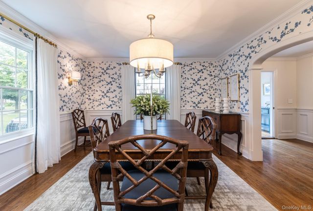 22 Oakdale Road, Rockville Centre, NY 11570