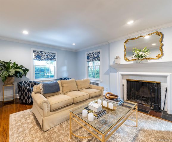 22 Oakdale Road, Rockville Centre, NY 11570