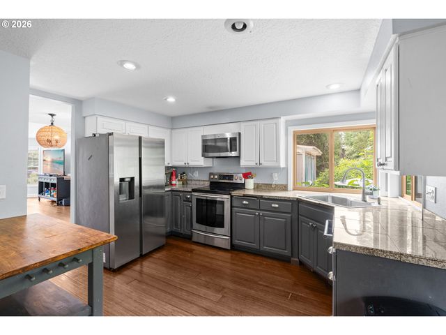 7803 Sw BARNARD Dr, Beaverton, OR 97007