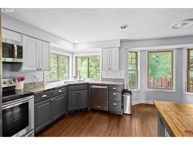 7803 Sw BARNARD Dr, Beaverton, OR 97007