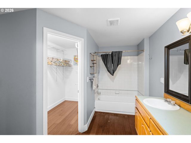 7803 Sw BARNARD Dr, Beaverton, OR 97007