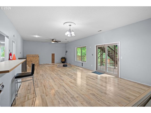 7803 Sw BARNARD Dr, Beaverton, OR 97007