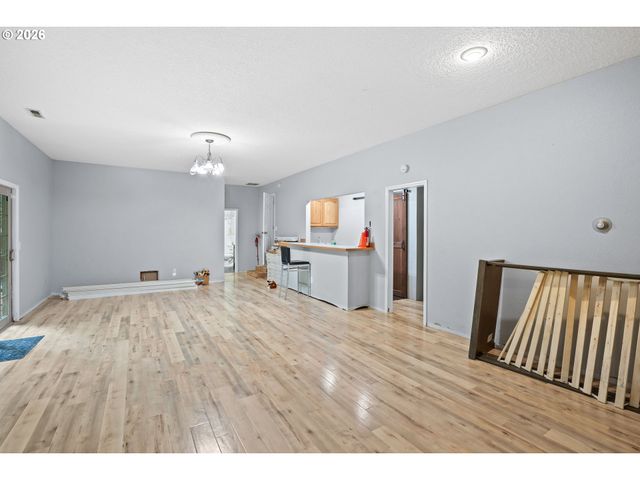 7803 Sw BARNARD Dr, Beaverton, OR 97007