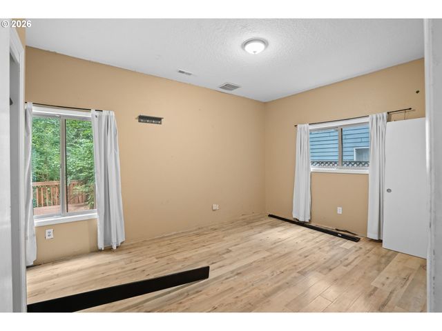 7803 Sw BARNARD Dr, Beaverton, OR 97007