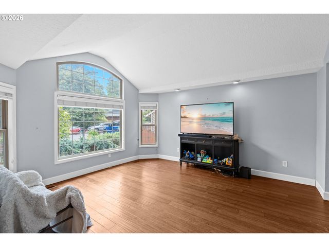 7803 Sw BARNARD Dr, Beaverton, OR 97007