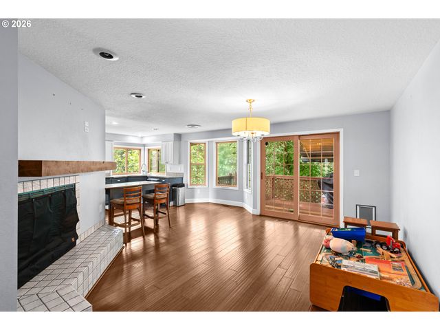 7803 Sw BARNARD Dr, Beaverton, OR 97007