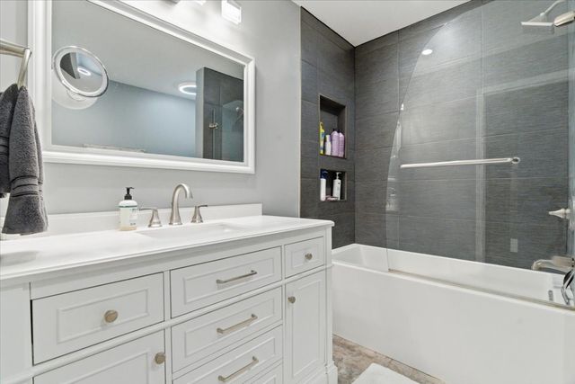 1389 S Candlestick Way, Waukegan, IL 60085