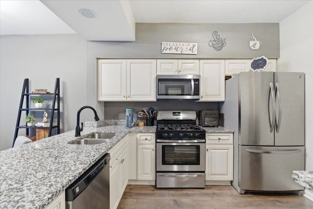 1389 S Candlestick Way, Waukegan, IL 60085