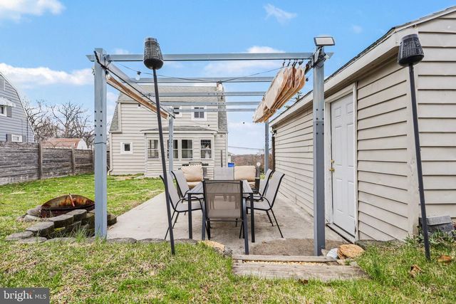 524 HILLCREST RD, York, PA 17403