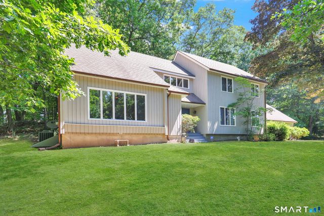 29 Foxwood Road, Trumbull, CT 06611