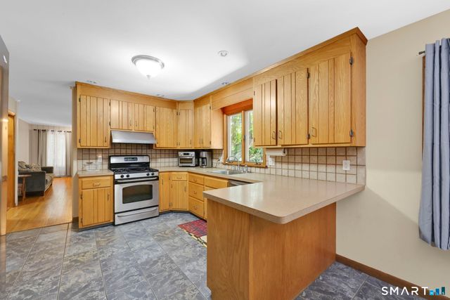 29 Foxwood Road, Trumbull, CT 06611