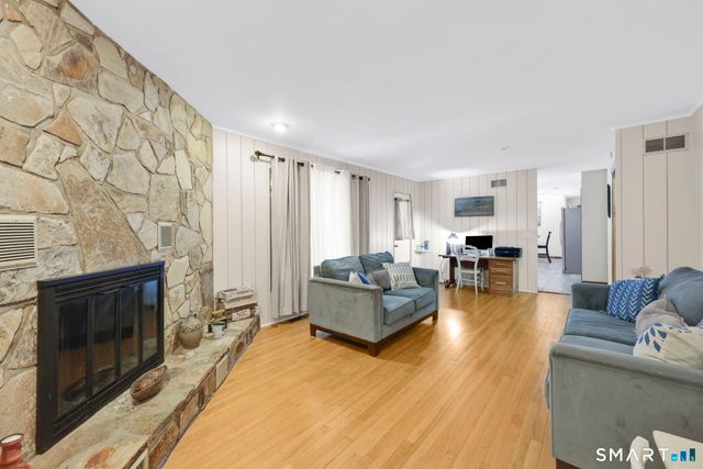 29 Foxwood Road, Trumbull, CT 06611
