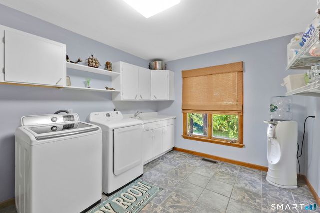 29 Foxwood Road, Trumbull, CT 06611