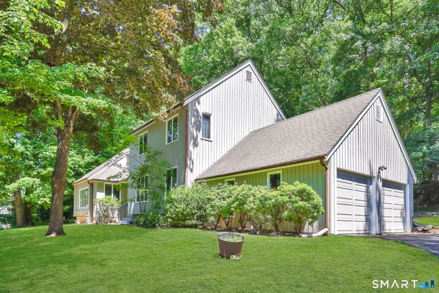29 Foxwood Road, Trumbull, CT 06611