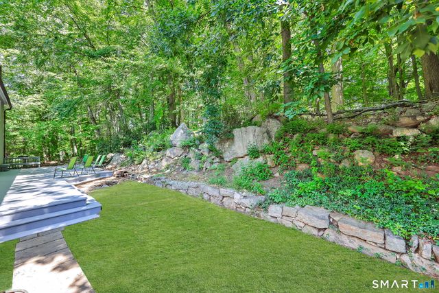 29 Foxwood Road, Trumbull, CT 06611