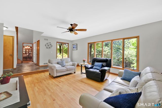 29 Foxwood Road, Trumbull, CT 06611