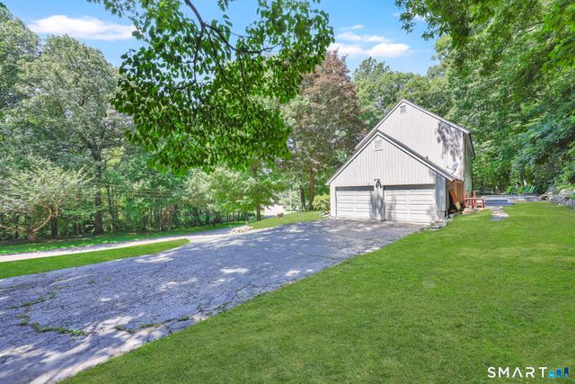 29 Foxwood Road, Trumbull, CT 06611