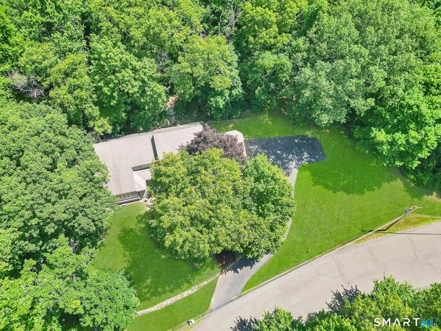 29 Foxwood Road, Trumbull, CT 06611