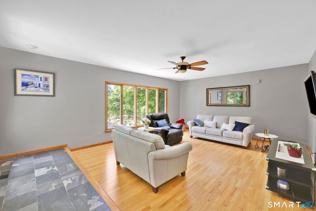 29 Foxwood Road, Trumbull, CT 06611
