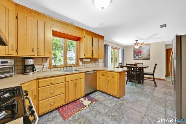 29 Foxwood Road, Trumbull, CT 06611