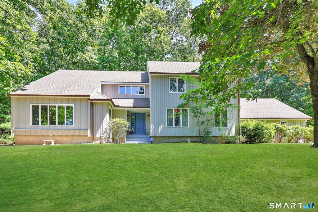 29 Foxwood Road, Trumbull, CT 06611