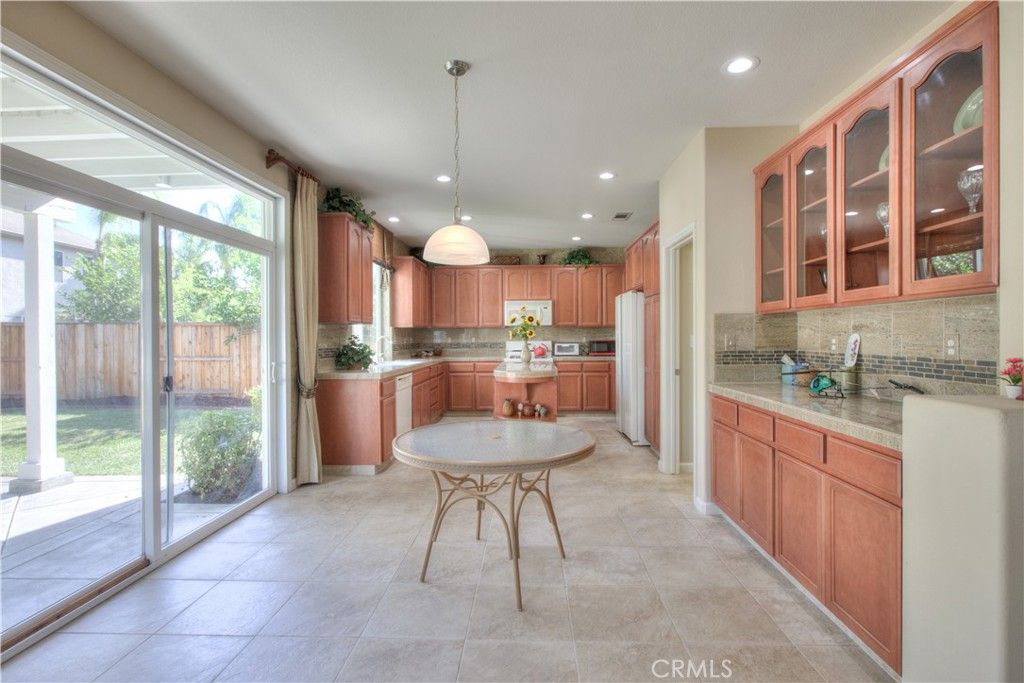 Image 18 of property listing at 1929 Geneva, Manteca, CA 95337