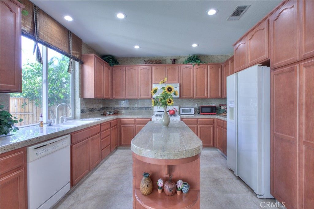 Image 20 of property listing at 1929 Geneva, Manteca, CA 95337