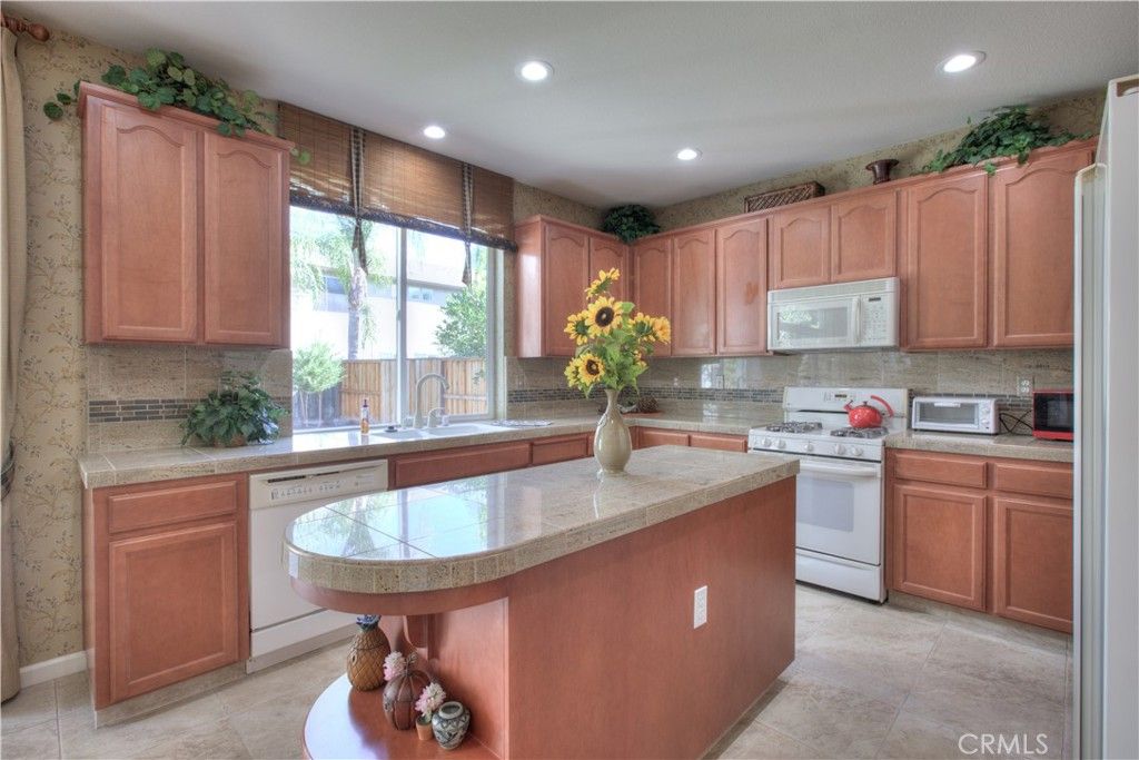 Image 21 of property listing at 1929 Geneva, Manteca, CA 95337