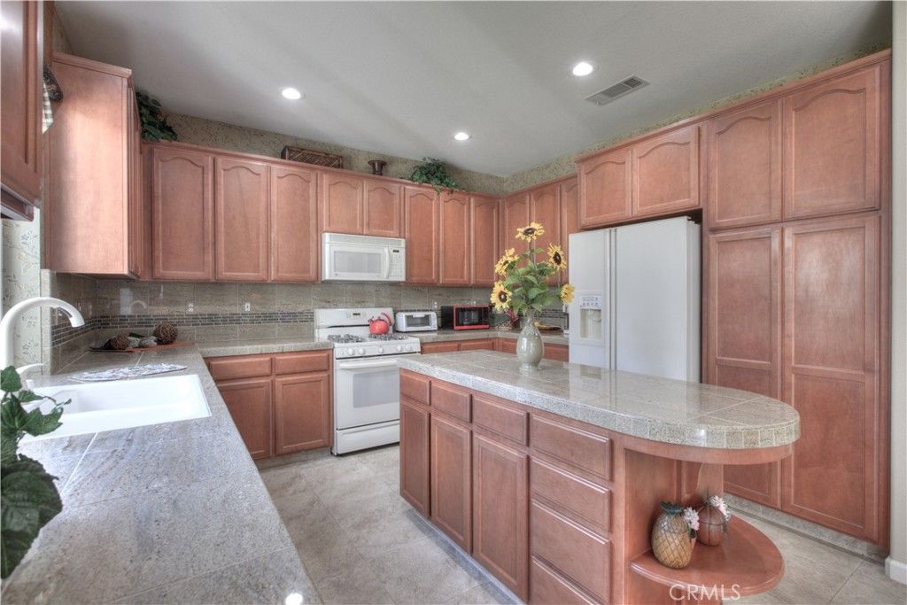 Image 22 of property listing at 1929 Geneva, Manteca, CA 95337