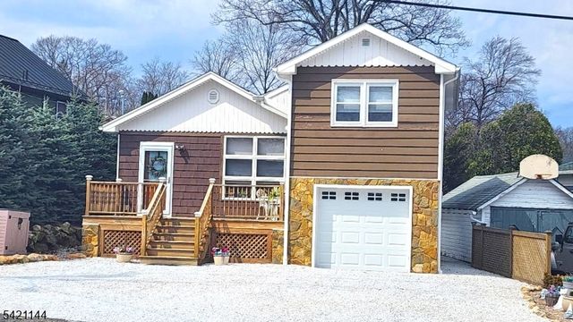 106 Maxim Dr, Hopatcong Boro, NJ 07843