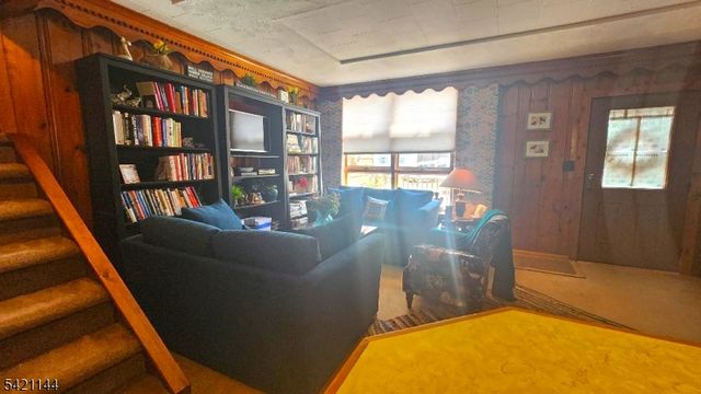 106 Maxim Dr, Hopatcong Boro, NJ 07843