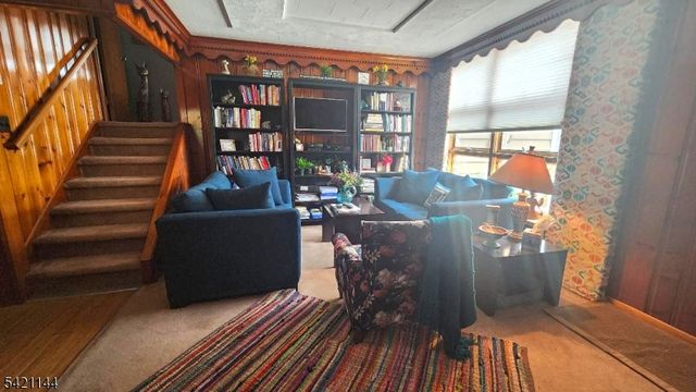 106 Maxim Dr, Hopatcong Boro, NJ 07843