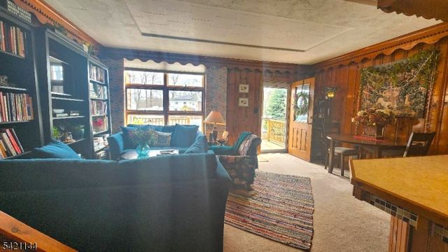 106 Maxim Dr, Hopatcong Boro, NJ 07843