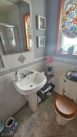 106 Maxim Dr, Hopatcong Boro, NJ 07843