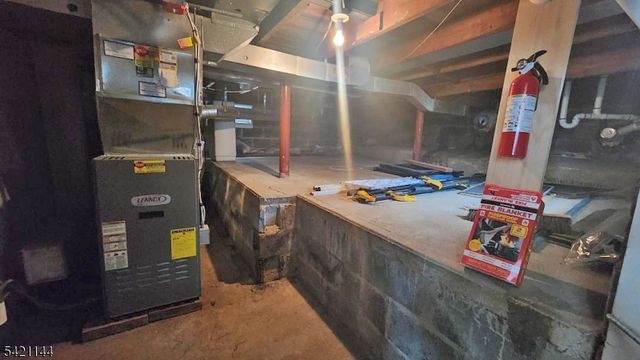 106 Maxim Dr, Hopatcong Boro, NJ 07843