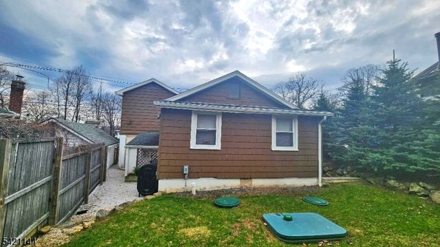 106 Maxim Dr, Hopatcong Boro, NJ 07843