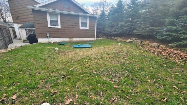 106 Maxim Dr, Hopatcong Boro, NJ 07843