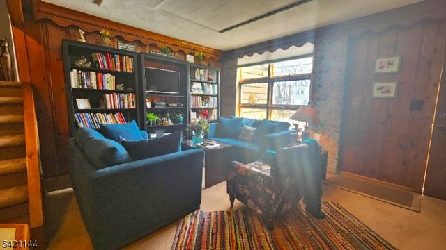 106 Maxim Dr, Hopatcong Boro, NJ 07843