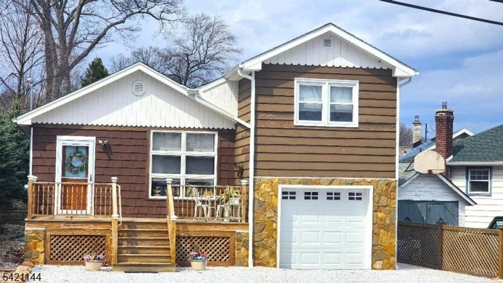 106 Maxim Dr, Hopatcong Boro, NJ 07843