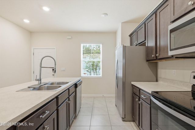 941 ROTARY Road, Jacksonville, FL 32211