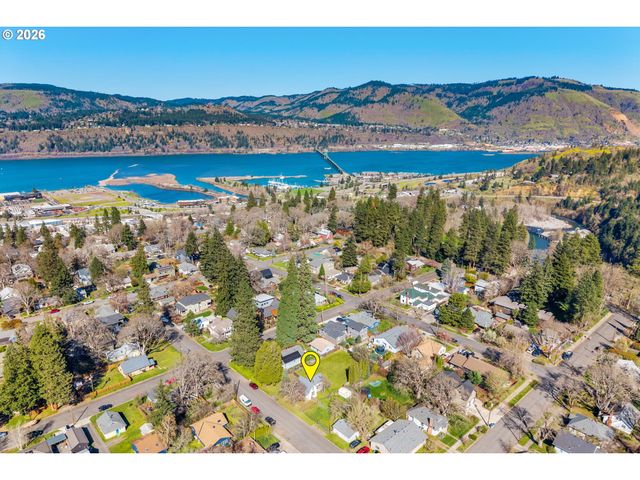 1011 5th St, Hood River, OR 97031