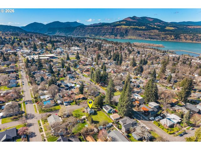 1011 5th St, Hood River, OR 97031