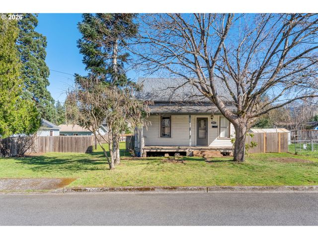 1011 5th St, Hood River, OR 97031