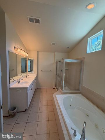 12489 PFITZNER CT, Woodbridge, VA 22192