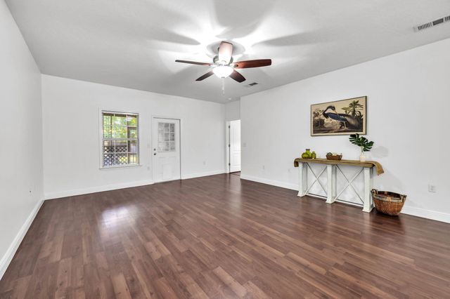 84 2Nd Avenue, Shalimar, FL 32579