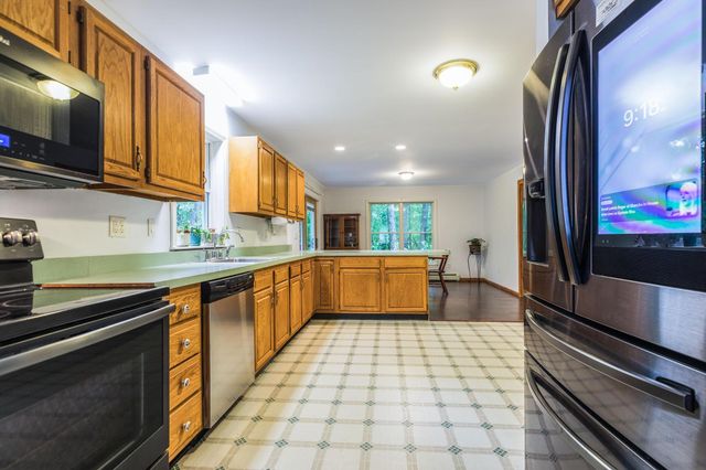 19 Glen Hill Road, Dover, NH 03820